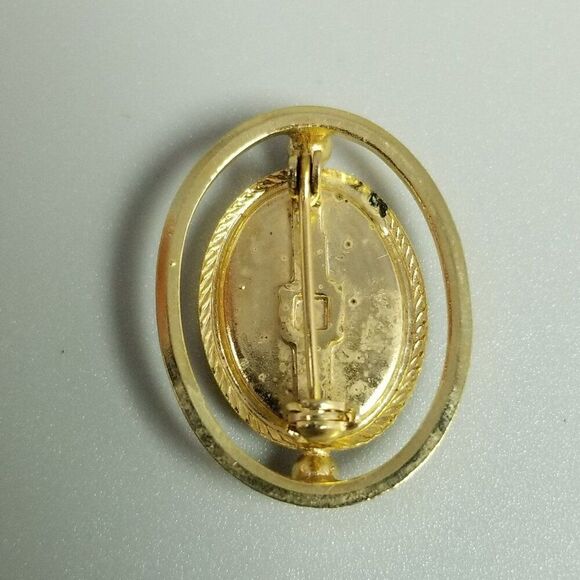 Vintage Portrait of a Woman Oval Gold Tone Brooch, 1 Inch Long, Estate - Picture 3 of 6